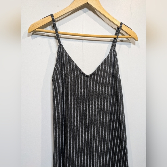 RVCA Pinstripe Jumpsuit Size Small Spaghetti Strap Lightweight Business‎ Casual - Picture 2 of 7